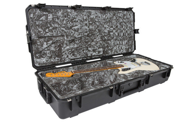 SKB 3i-4217-62 - iSeries Guitar Case, Jaguar/Jazzmaster Interior - TSA Latches, w/wheels