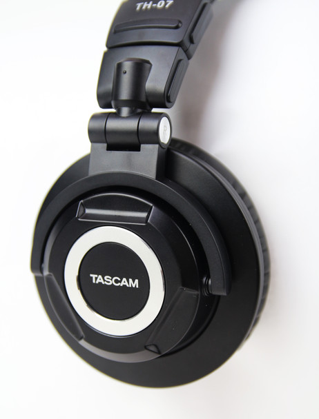 Tascam TH-07 - HIGH DEFINITION MONITOR HEADPHONES