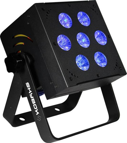 Blizzard Lighting SKYBOX 5 - 7x 15-watt RGBAW 5-in-1 LEDs with rechargeable battery powered + direct AC and built-in wireless DMX receiver. Master/slave, auto, and sound active mode. Easy to use 4-button LED control panel, and dual mounting brackets.