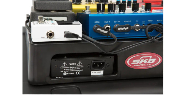 SKB 3i-2015-7-PB Injection Molded, Non-powered Pedalboard with 3i-2015-7 case