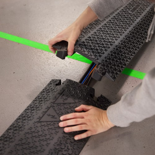 DEFENDER XPRESS 100 BLK Cable Protector