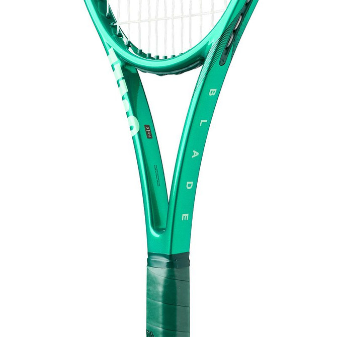 Wilson Blade Pro 98 (16x19) v10 Tennis Racquet