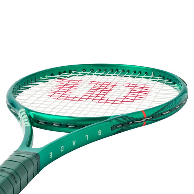 Wilson Blade 104 v10 Tennis Racquet