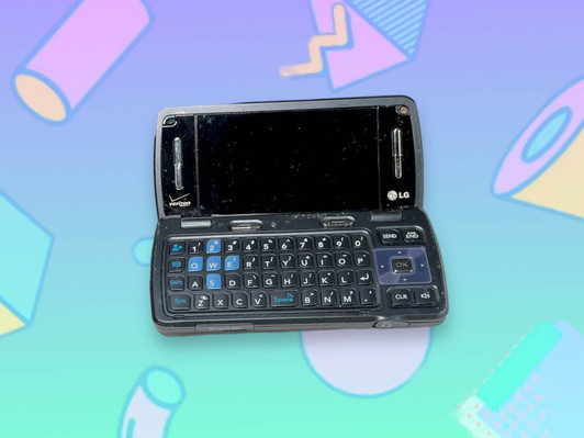 Vintage Y2K LG Keyboard Flip Cell phone.