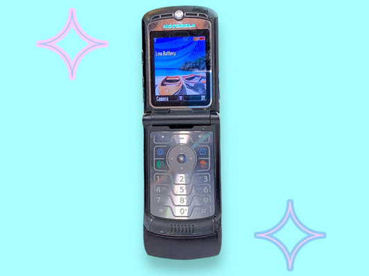 Vintage Y2K Razor Flip Phone. Works