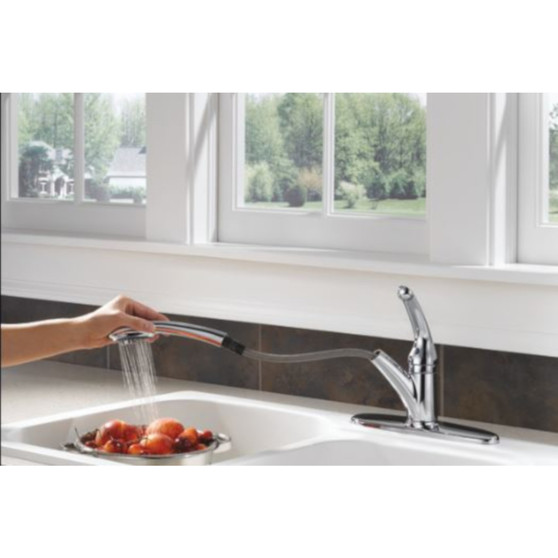 Delta Signature One Handle Chrome Pull-Out Kitchen Faucet
