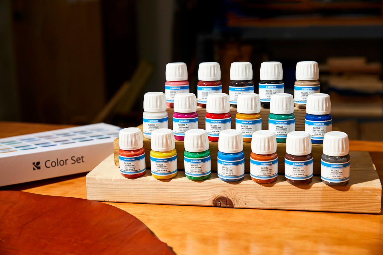 Giardini Edge Paint 18 Color Set Display