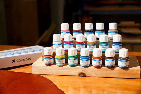 Giardini Edge Paint 18 Color Set Display