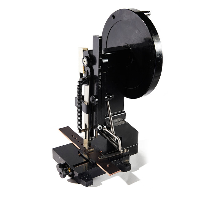 BG Hand Operated Hole Punching Machine