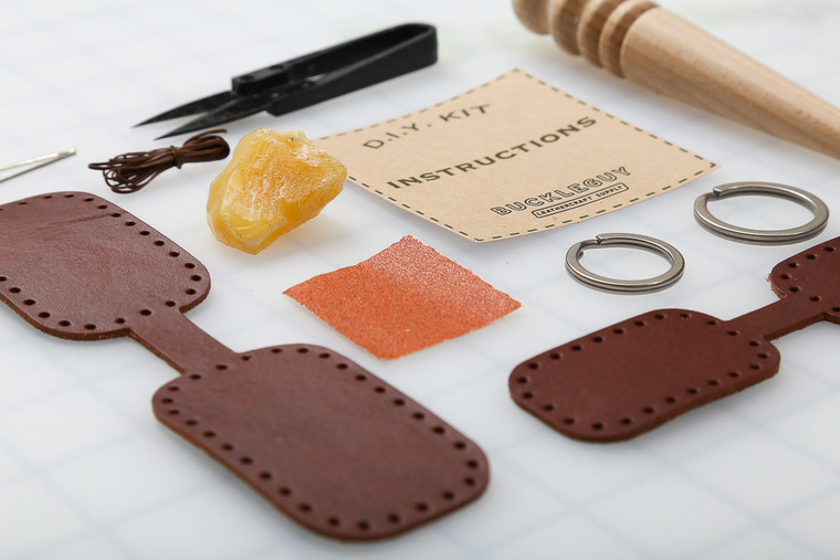  Realeather Basic Leather Craft Starter Kit - Basic Tools and  Leather to Make a Key Fob, Bag Tag, Wristband, Cell Phone and Card Sleeve