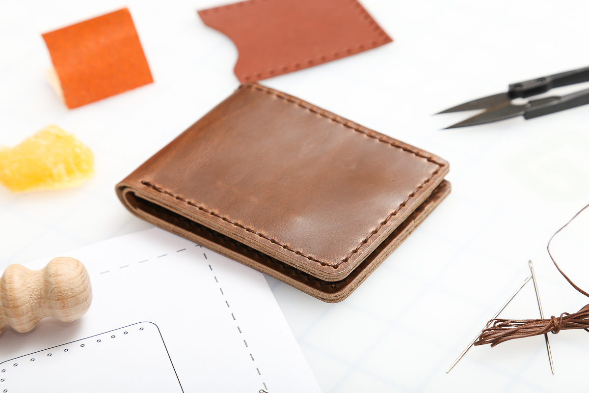 Be The Maker: Bifold Wallet Premium DIY Leathercraft Kit Chestnut