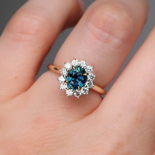 Alexandra - 1.05ct Oval Teal Sapphire 18K Yellow Gold - NVST3075