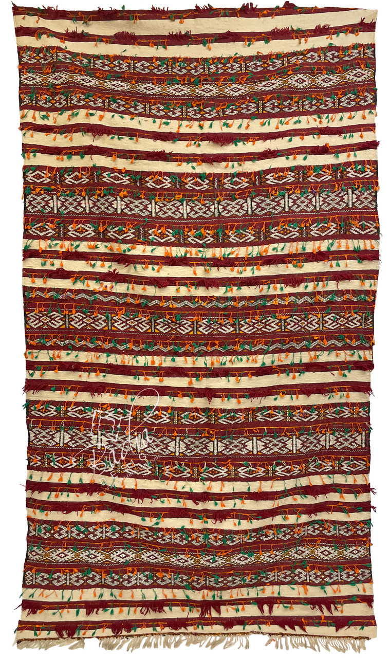 Handwoven Moroccan Kilim Rug with Tribal Designs - R0250