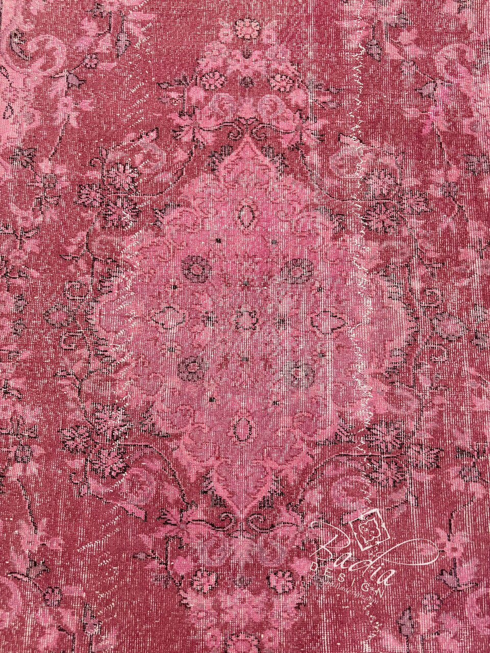 70" W x 114" H - Burgundy Vintage Rug with a Floral Medallion Design - R0511