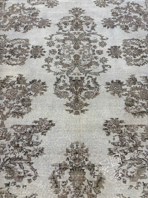 78" W x 116" H - Neutral Vintage Rug with Ornate Floral Designs - R0510