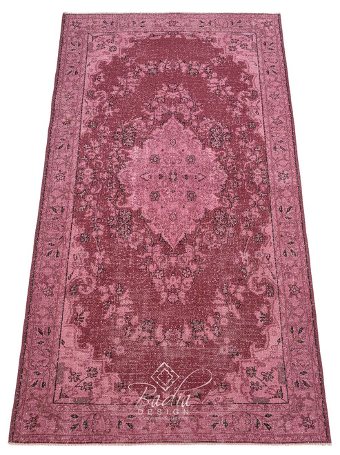 70" W x 114" H - Burgundy Vintage Rug with a Floral Medallion Design - R0511