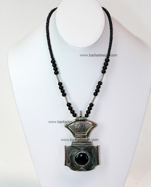 Moroccan Pendant Necklace - J038