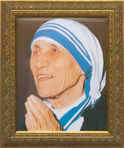 Mother Teresa Praying Framed Art Mother Teresa Praying Framed Art