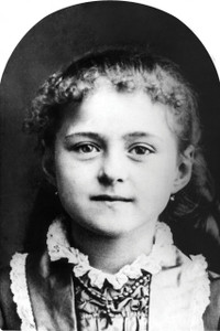 St. Therese (Child) Arched Magnet St. Therese (Child) Arched Magnet