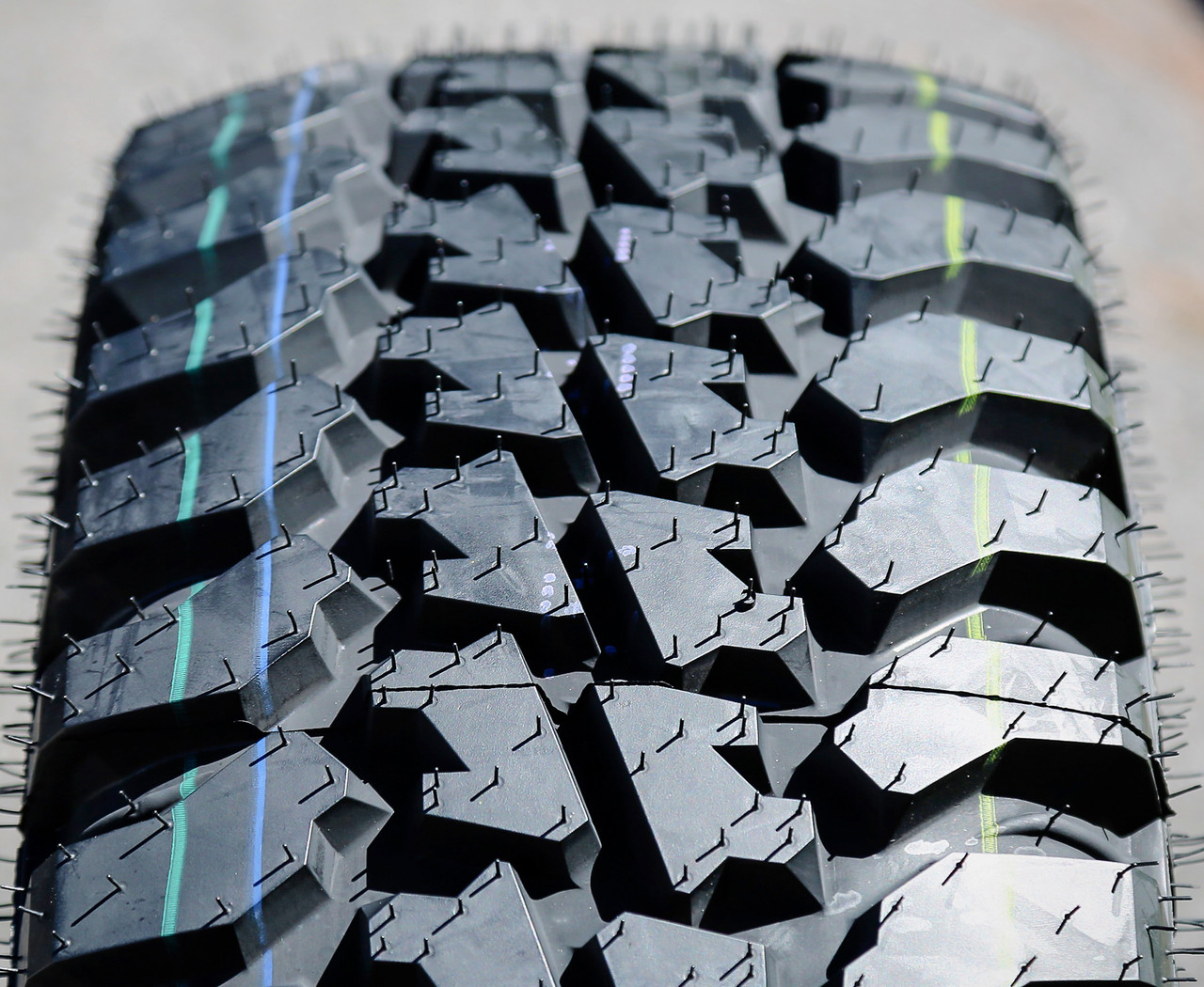 Radar Renegade R5 M/T LT 31X10.50R15 109Q C (6 Ply) MT Mud Terrain Tire