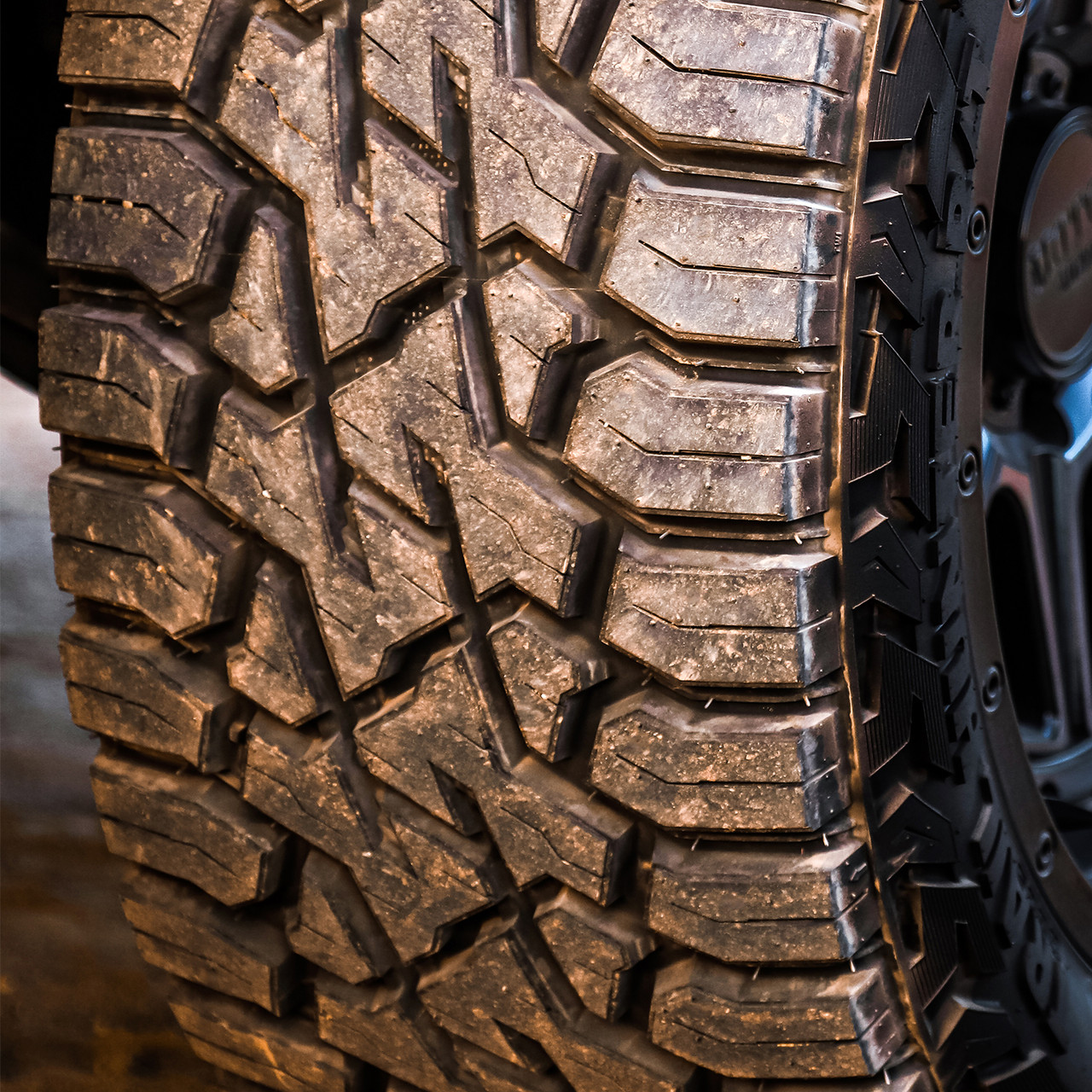 Venom Power Trail Hunter R/T LT 35X12.50R20 121Q E (10 Ply) RT Rugged Terrain Tire
