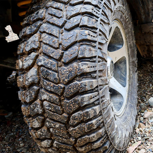 超希少！Fuel 18インチ + Radar Renegade RT RADAR RENEGADE RT High Performance 285/65R18 125/122Q Tire