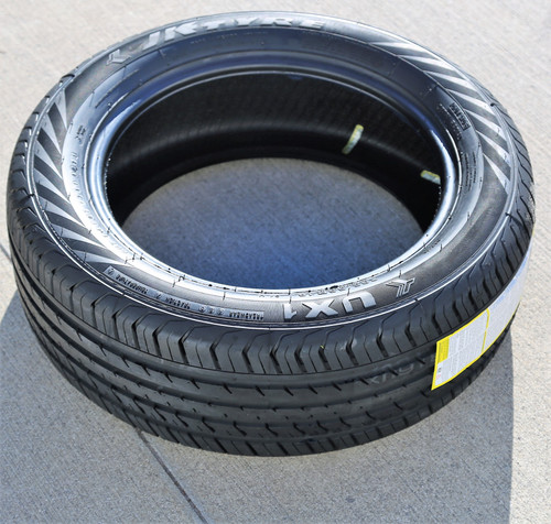 215/55R17 ① JK Tyre UX1 215/55R17 98V