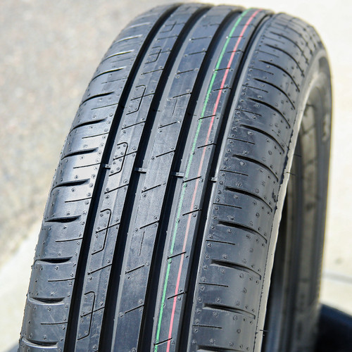 Goodyear EfficientGrip Performance 215/55R17 94V