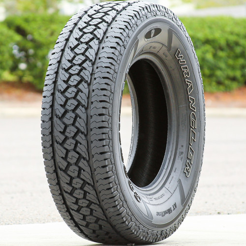 Goodyear Wrangler AT SilentTrac (DuraWall) LT 285/60R18 122/119S E