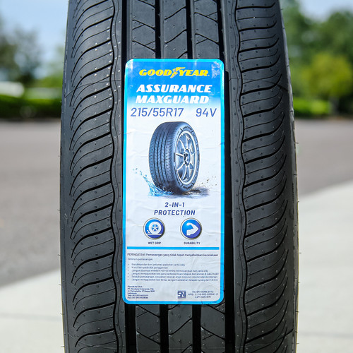 Goodyear Assurance MaxGuard 215/55R17 94V