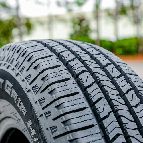 Venom Power Covert Grip H/T 275/60R20 115T