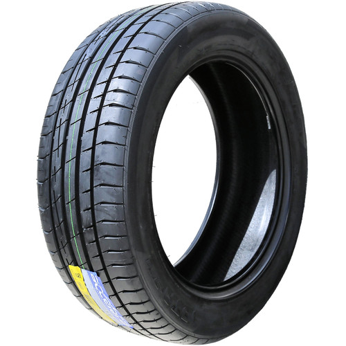 Accelera Iota ST68 255/65R18 111H Take Off