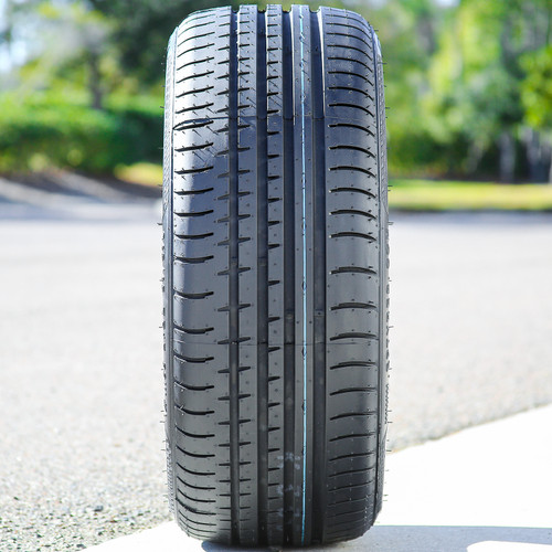 Accelera Phi 225/40R18 ZR 92Y XL