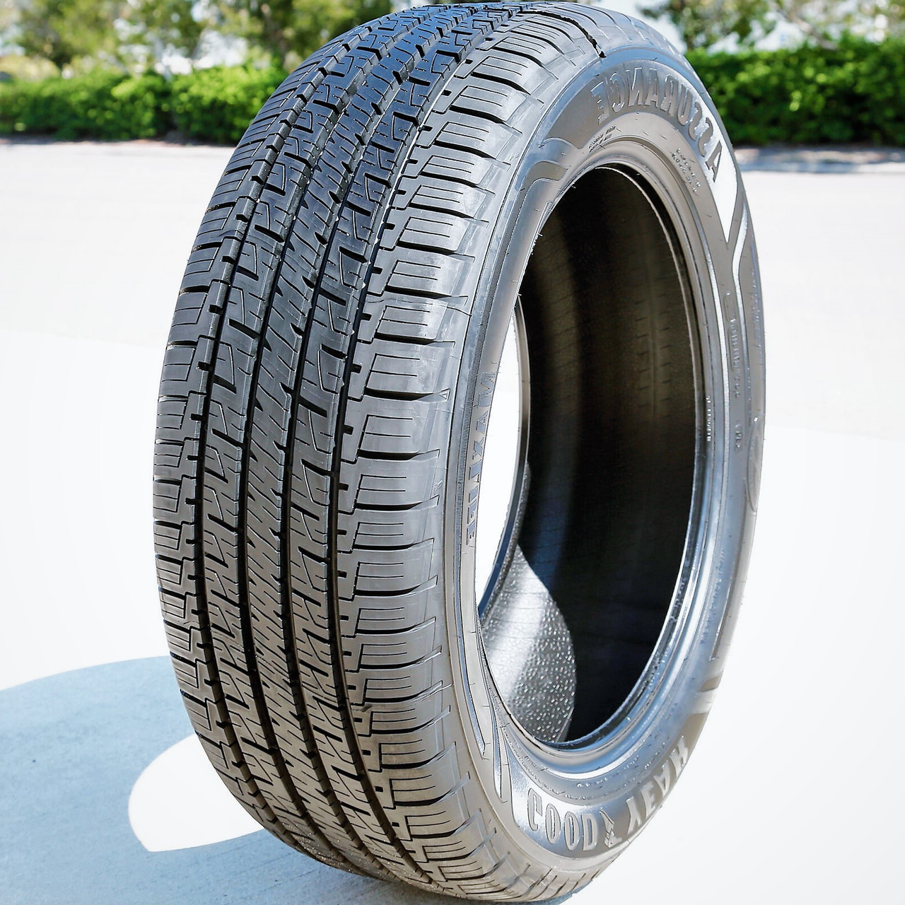 Photos - Tyre Goodyear Assurance MaxLife 225/55R18, All Season, Touring tires. 