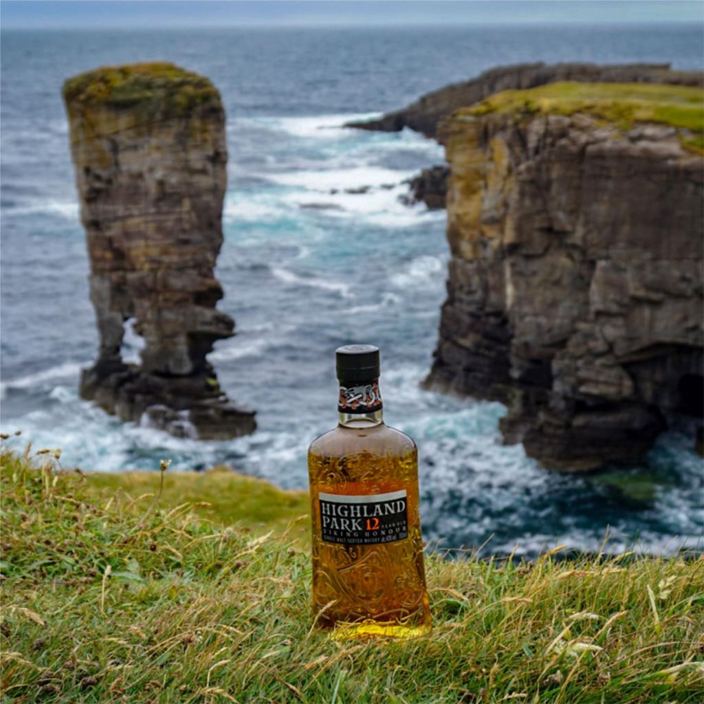 Highland Park 12 Year Old - Viking Honour 70cl Whisky | Master Of Malt