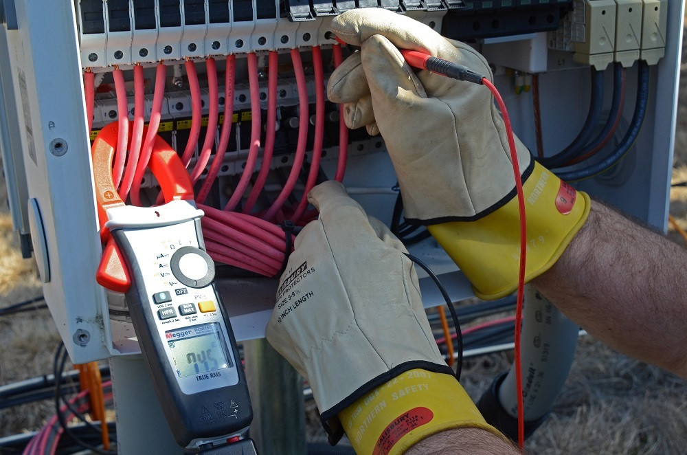 Solar Clamp Meter (DCM1500S)