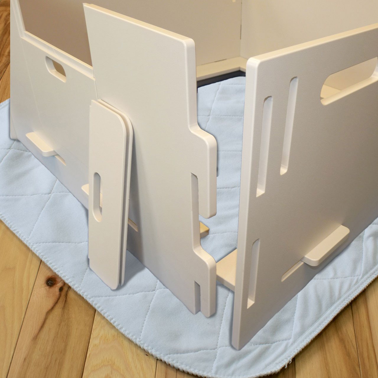 MagnaBox Detail on White Lennypad