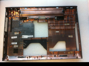 DELL VOSTRO 3450 LOWER CASE BOTTOM BASE ASSEMBLY / BASE DE PLASTICO REFURBISHED DELL 9FV14