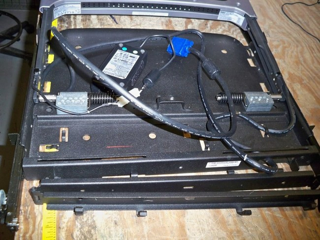 DELL POWER EDEGE 15FP DELL FRONT + BACK COVER ,15FP CONSOLE / DELL TAPAS PARA MONITOR MONTAJE EN RACK O CONSOLA : TAPA 5Y016 DELANTERA + TAPA TRASERA 5Y017 CUBIERTA + TAPA PLASTICA WH-SHC 5Y016, 5Y017, 5Y020