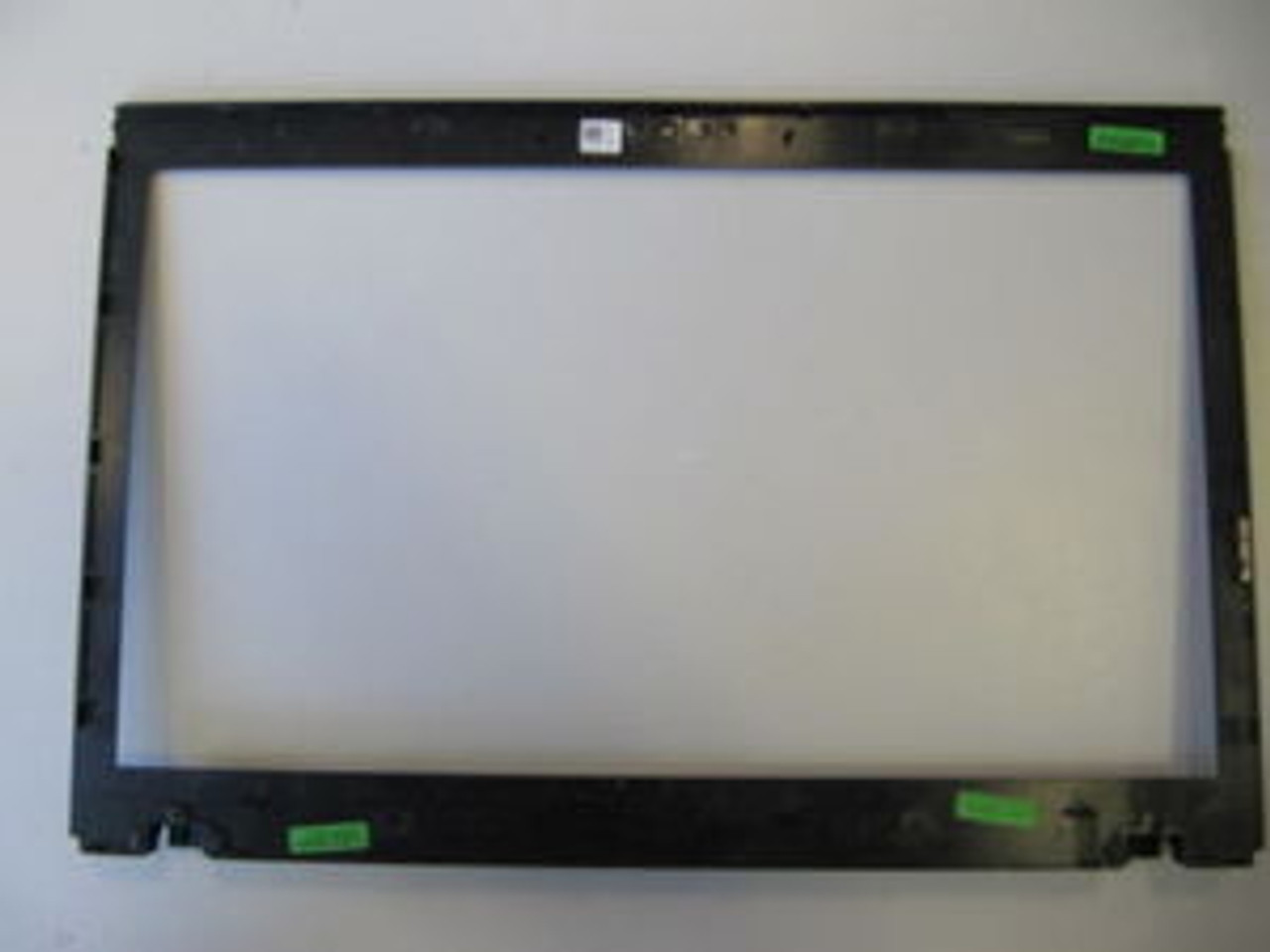 DELL VOSTRO 3500 LCD FRONT TRIM BEZEL  15.4 WITH CAM PORT / MARCO CON PUERTO PARA CAMARA  NEW DELL XCH37