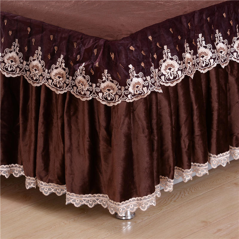 American Style Embroid Flower Crystal Velvet 4 Pieces Bedspreads With Lace