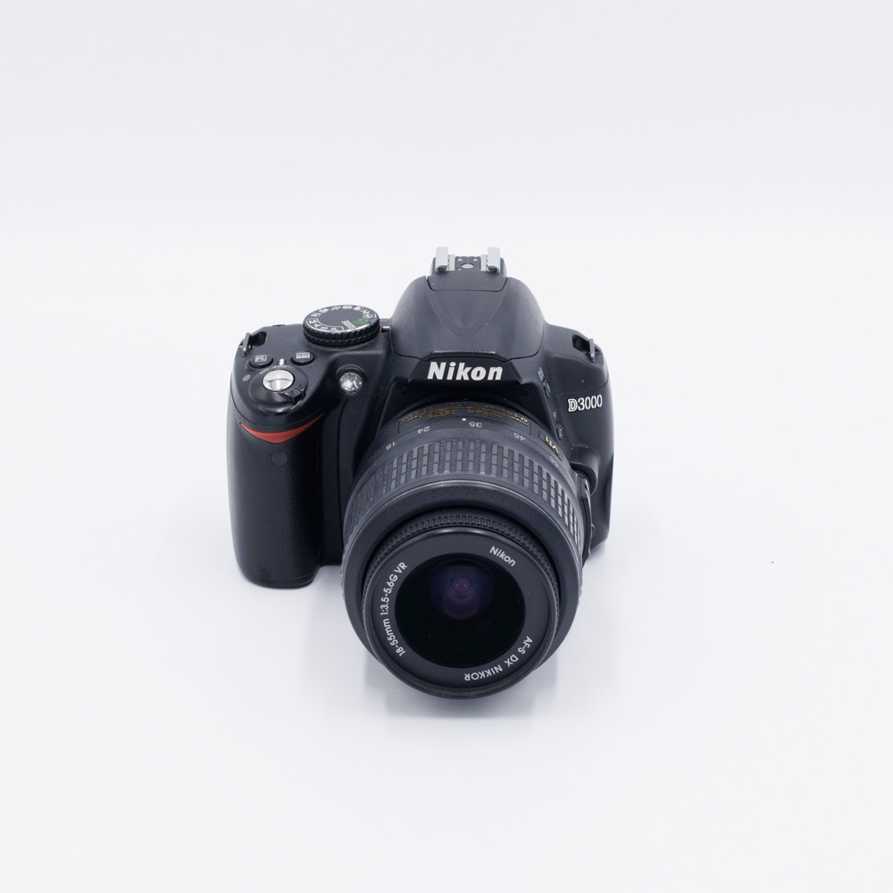 USED NIKON D3000 W/18-55
