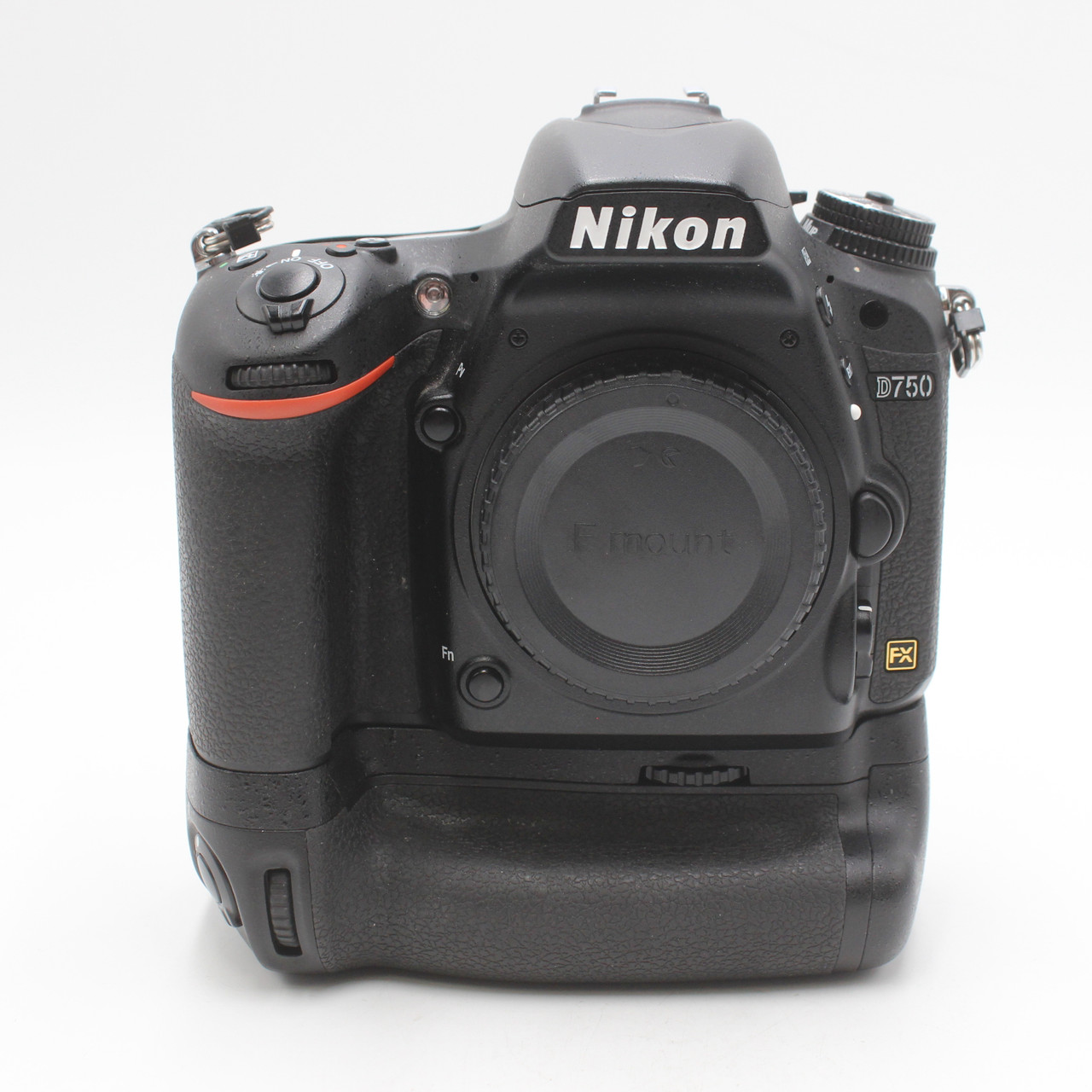 USED NIKON D750 W/ BATTERY GRIP