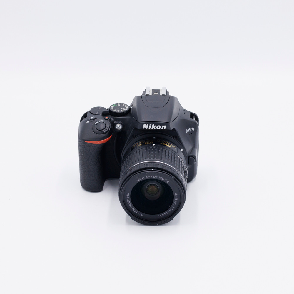 USED NIKON D3500 W/18-55