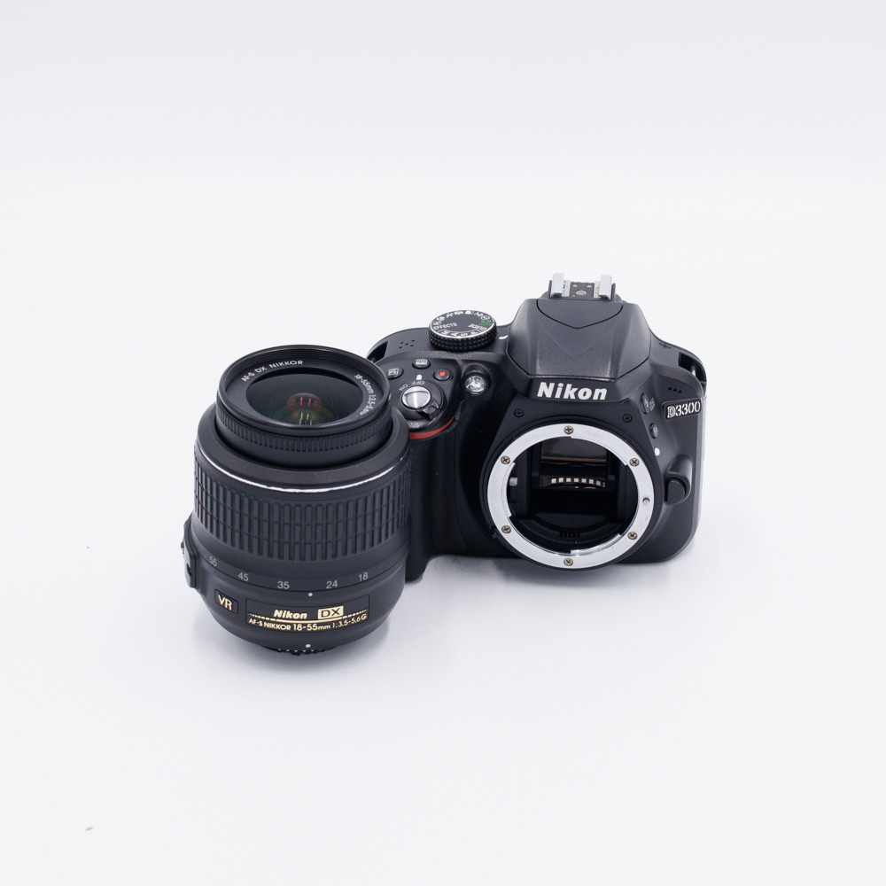 USED NIKON D3300 W/18-55