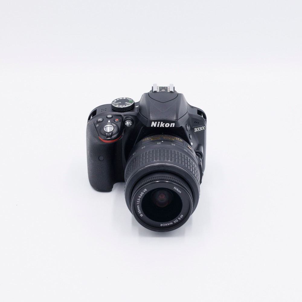 USED NIKON D3300 W/18-55
