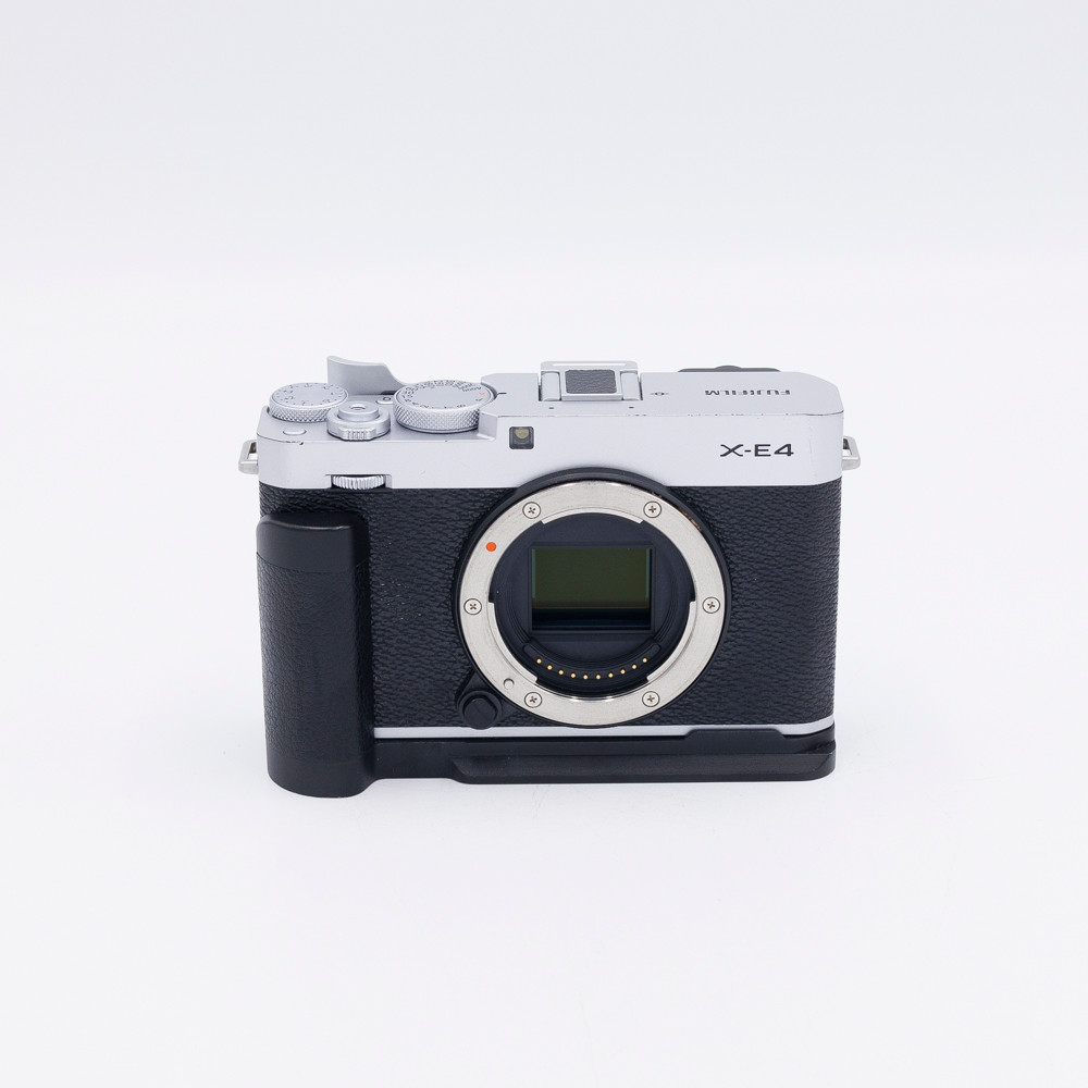 USED FUJI X-E4 BODY SILVER