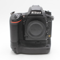 USED NIKON D750 W/ BATTERY GRIP