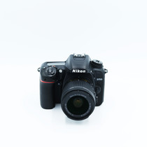 USED NIKON D7500 W/ 18-55