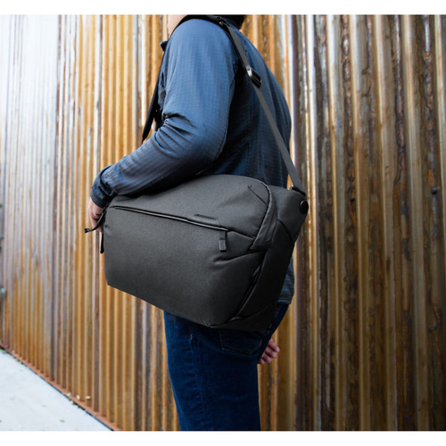 Peak Design Everyday Sling v2 (10L, Black) | Bedfords.com